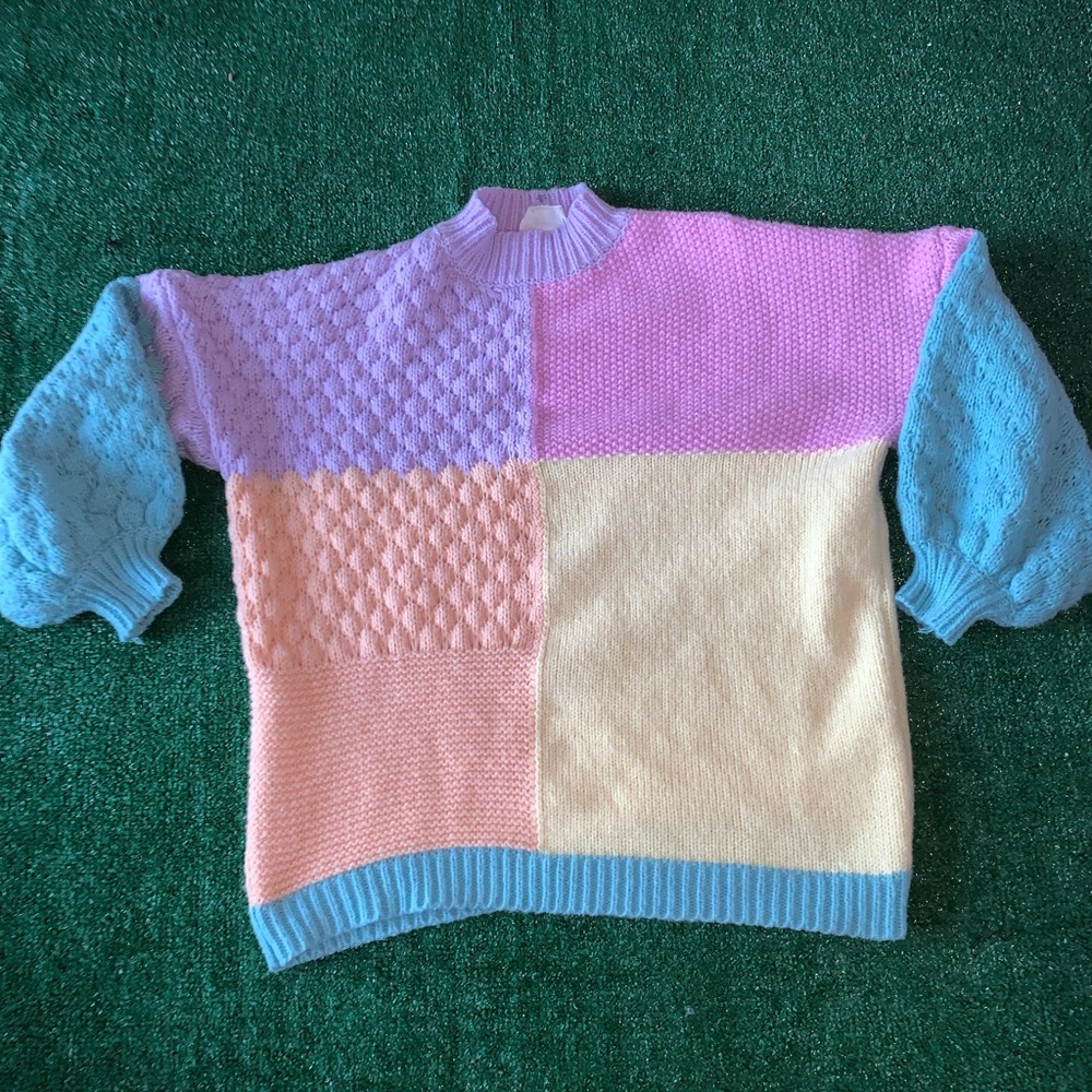 Fantastic Fawn size: small color block funky sweater!